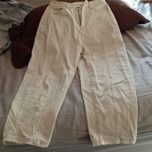 Ledin white denim capris. M